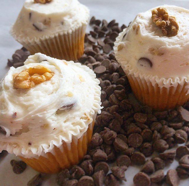 YummyCupcakesBH's tweet photo. Our Chocolate Chip Cookie cupcake (Glutenless) is here just in time for National Cookie Day! Make Life a Treat! #chocolatechipcookie #cupcake #glutenless #makelifeatreat #nationalcookieday #bloomfieldhills #michigan https://t.co/jTnQIHm3rF
