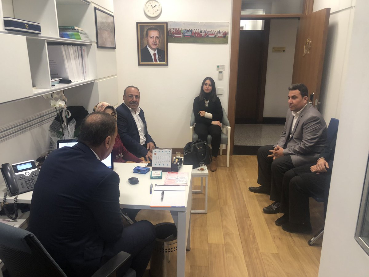 osman_oren's tweet photo. TBMM’de misafirlerimizi ağırlamaya devam ediyoruz.Siirt’ten gelen gençlik kollarımıza bu güzel ziyaretlerinden dolayı teşekkürlerimi iletiyorum. https://t.co/Hmqn1bdZtr
