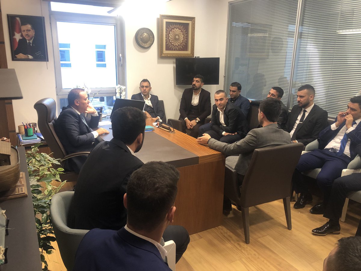 osman_oren's tweet photo. TBMM’de misafirlerimizi ağırlamaya devam ediyoruz.Siirt’ten gelen gençlik kollarımıza bu güzel ziyaretlerinden dolayı teşekkürlerimi iletiyorum. https://t.co/Hmqn1bdZtr