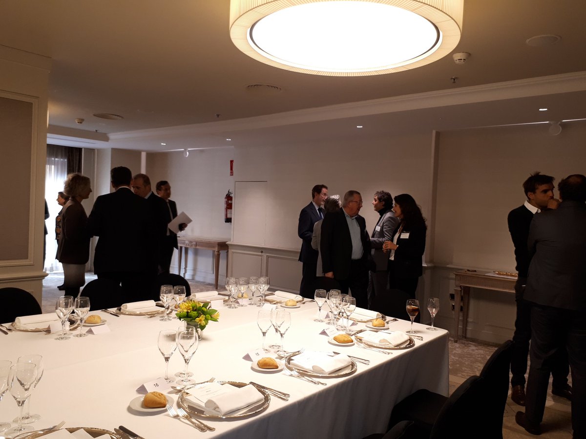 Nuestro Presidente y CEO de <a href="/orange_es/">Orange España</a> @LPaillassot y
<a href="/SaraBieger/">Sara Bieger</a> Presidenta del #ClubAffairesFranceEspagne reciben al invitado a este almuerzo debate con directivos de las Empresas Socias de <a href="/LachambreEsp/">Cámara de Comercio Franco-Española</a>