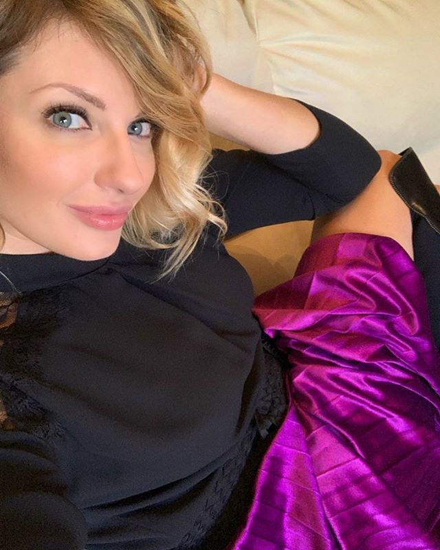 Manilanazzaro's tweet photo. 💗... #december #christmastime #blondeinside #luckygirl #musiconair #radiozeta Ci siete?? Fino alle 15 anche sul 266 del digitale e 766 di Sky .. #violetlook by @marcoscorza82 per @tolufashion 🎶 https://t.co/O5wwelvMux https://t.co/fLuRUmcYQH
