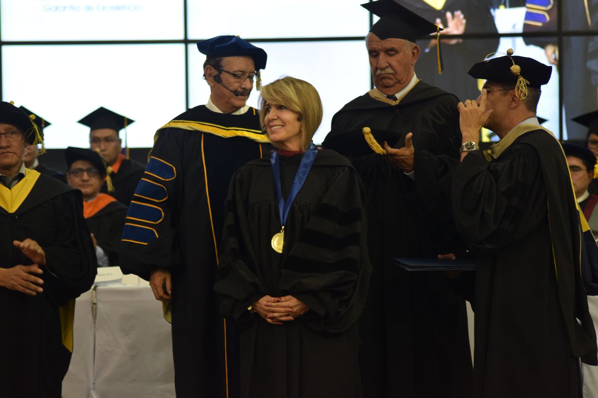UpbBolivia's tweet photo. Engrandeció con su presencia Professor Renée Mauborgne, reconocida con el título Doctor Honoris Causa.
#UPBCBBA #COLACIÓN2018 https://t.co/SorWHfS0Et