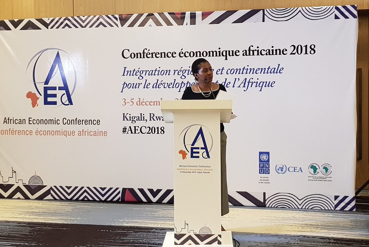 AfDB_Group's tweet photo. Why does Visa openness matter?Easing visa requirements allows millions of talented Africans to study and work abroad, strengthening economies. Not to mention impacts on tourism and on investments.
It doesn't cost anything, simply a political decision! #AEO2018 https://t.co/oU9nPVkzAo