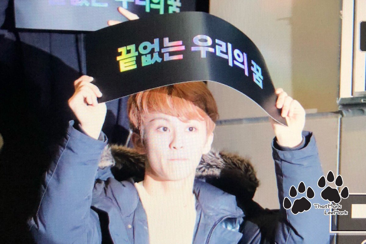 thatmarkleemark's tweet photo. 181204 - 드림쇼 퇴근 마크 프리뷰
#NCTDREAM #NCT 
#마크 #MarkLee #MARK https://t.co/eICOygOBUp