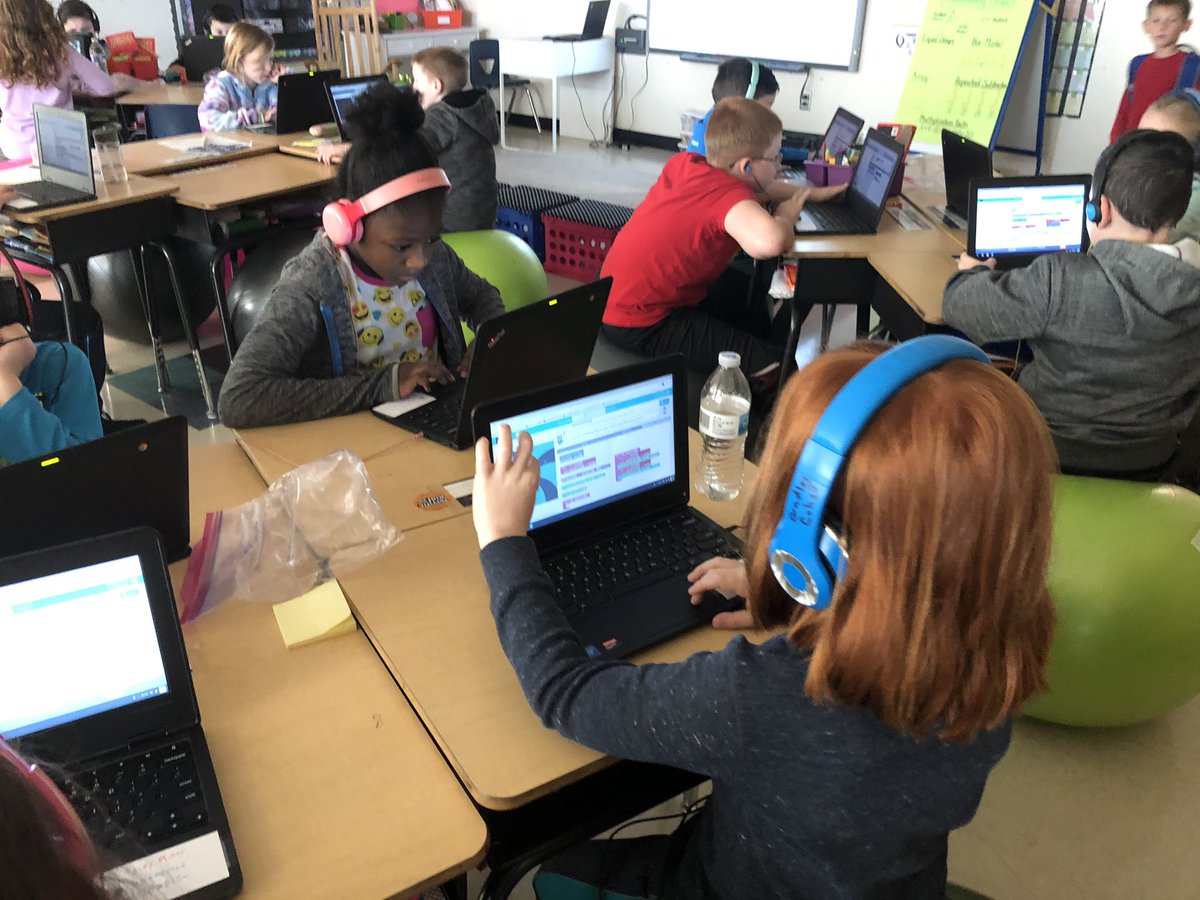 KimberlyCastner's tweet image. Starting our morning with coding a dance party!  Students are doing great job!!! @StallingsES @UCPS_MonroeNC #castnerkids #codingrocks