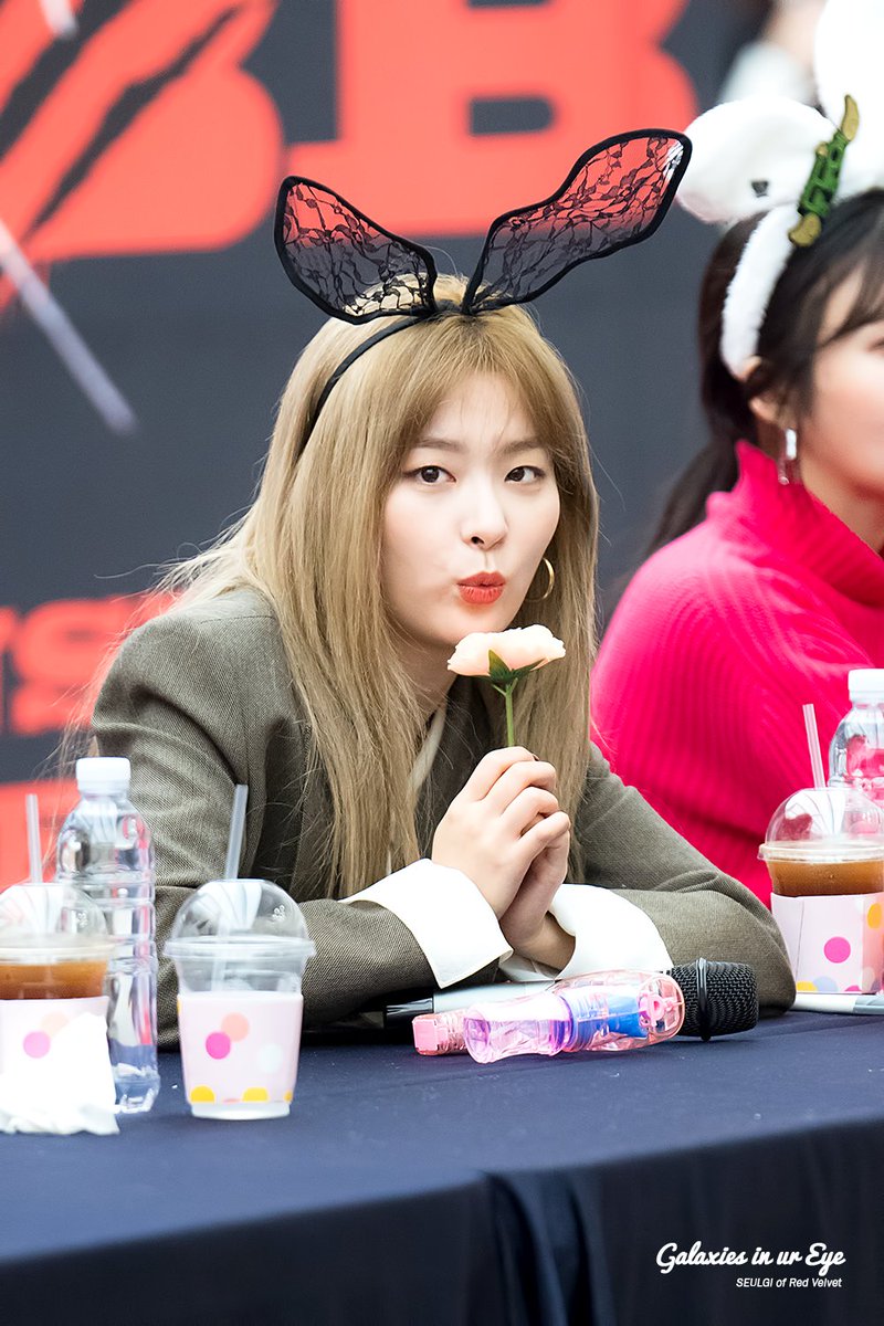 galaxiesinureye's tweet photo. 181203 코엑스 스타필드 팬사인회 슬기

#레드벨벳 #RedVelvet 
#슬기 #강슬기 #SEULGI

https://t.co/tWnm268V7y
https://t.co/41EFs4GWCD
https://t.co/idQM4F1OjF
https://t.co/O3JWGKSuOq https://t.co/K7FOdwrGk9