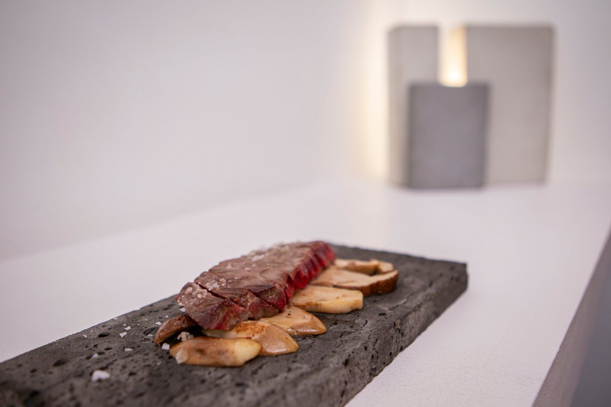 7islashotel's tweet photo. Otra delicatessen más de nuestro menú de otoño: vaca de Bustarviejo madurada durante 60 días y setas de temporada | #7craftbar https://t.co/EXTSbsCFl3