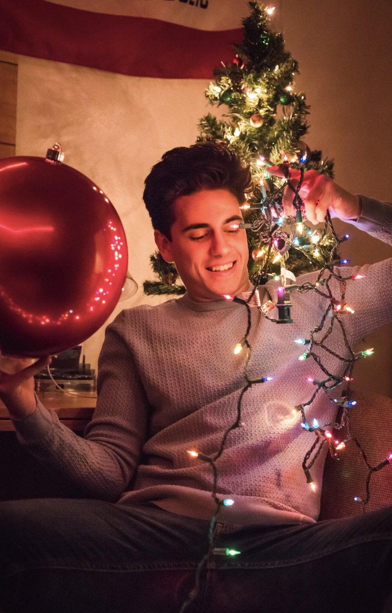 mattkapner's tweet photo. its the most wonderful time of the year 🎄💚 https://t.co/js587D6z1V
