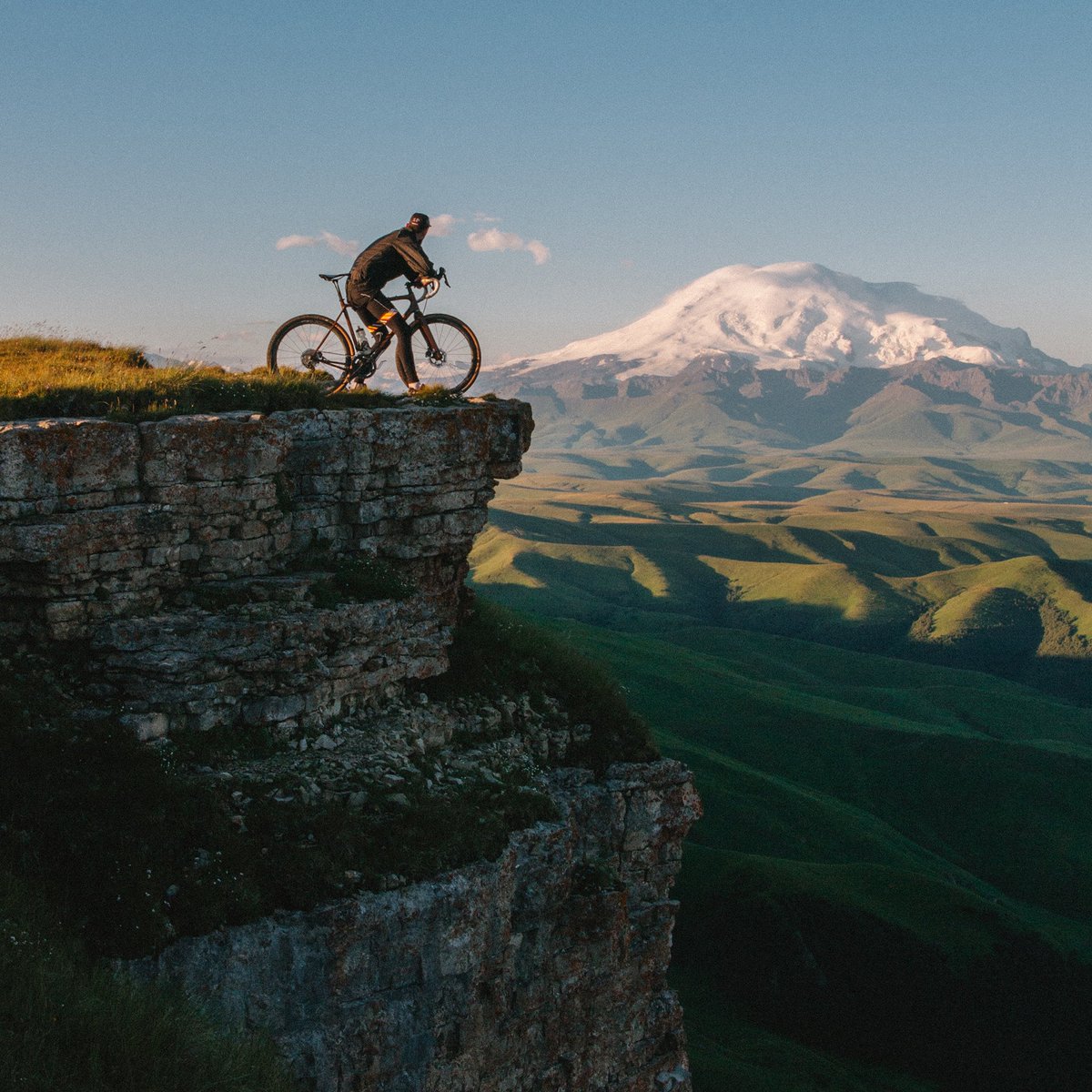 WildBounds's tweet photo. "Get a bicycle. You'll certainly not regret it, if you live." - Mark Twain

📷: Dmitrii Vaccinium 🇷🇺: Mount Elbrus, Russia #stayboundless #cycling #adventurecycling #bikepacking https://t.co/terLkrMWVq