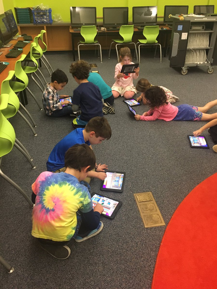 pcgarrisonlib's tweet image. #davisk is coding!!