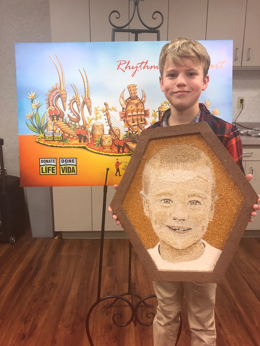 LOPA_org's tweet photo. The only thing that would top Nate Thompson seeing his brother, Garrett's face on the Donate Life Rose Parade Float is meeting @SnoopDogg “I want to take a hat and get Snoop Dogg to sign it!” Snoop, can you help our friend Nate out while he's in Pasadena for the Rose Parade? https://t.co/6ueih4UIDJ