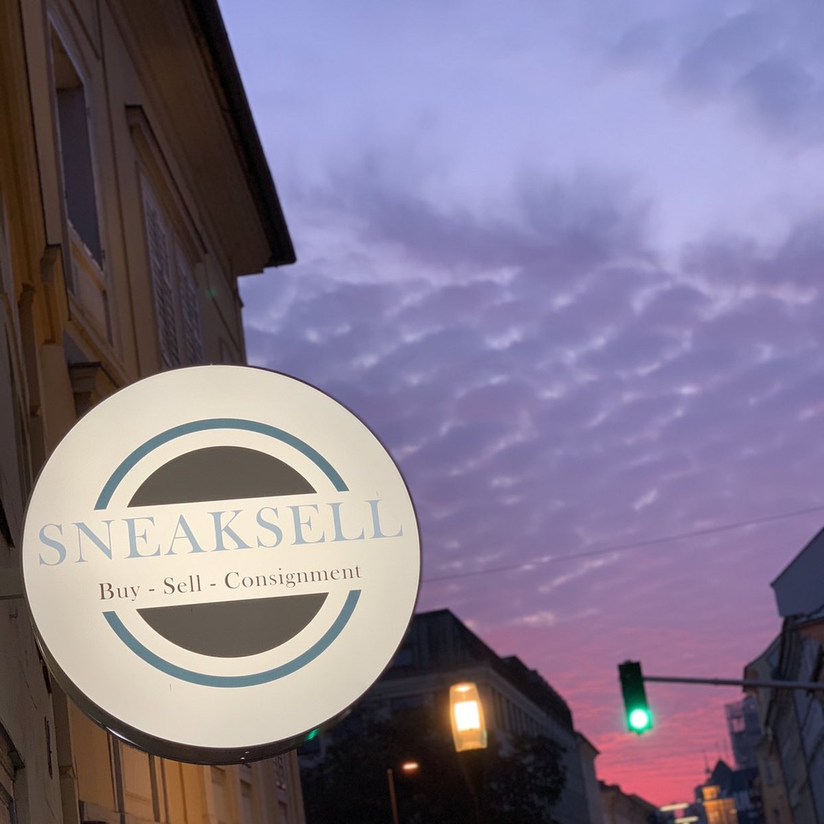 XXSABLXX's tweet photo. Reactivated the account: @sneaksellAT, more active from now on! Show some love for our physical store. We put in a lot of work. Thank you - Team Sneaksell ♥️ https://t.co/gfdFR1ZIon