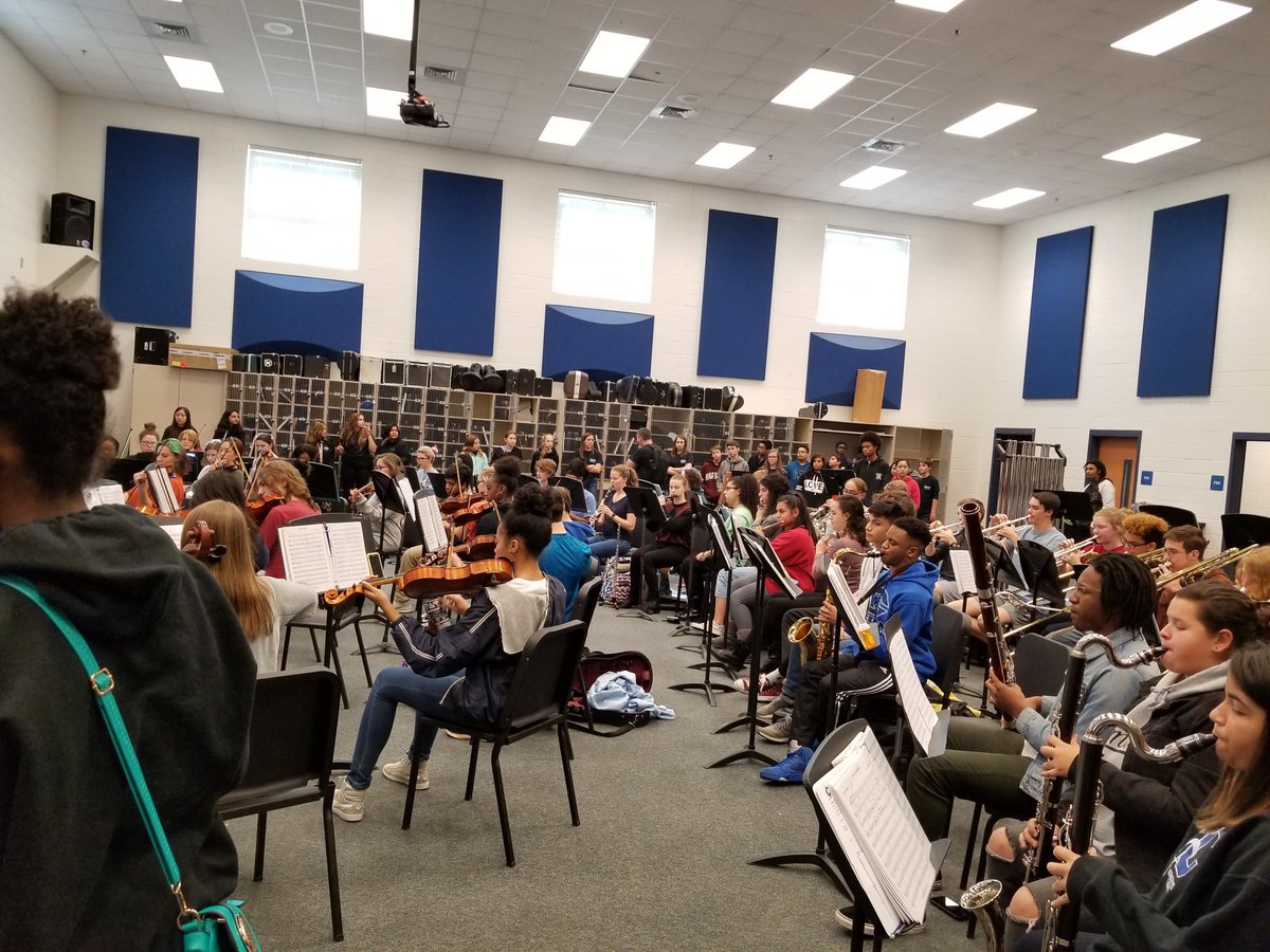 HBMSorchestra's tweet photo. We loved watching a full orchestra rehearsal! #hbmshawks @chsknightsband @CHSKnightOrch https://t.co/cQ1UnXiM83