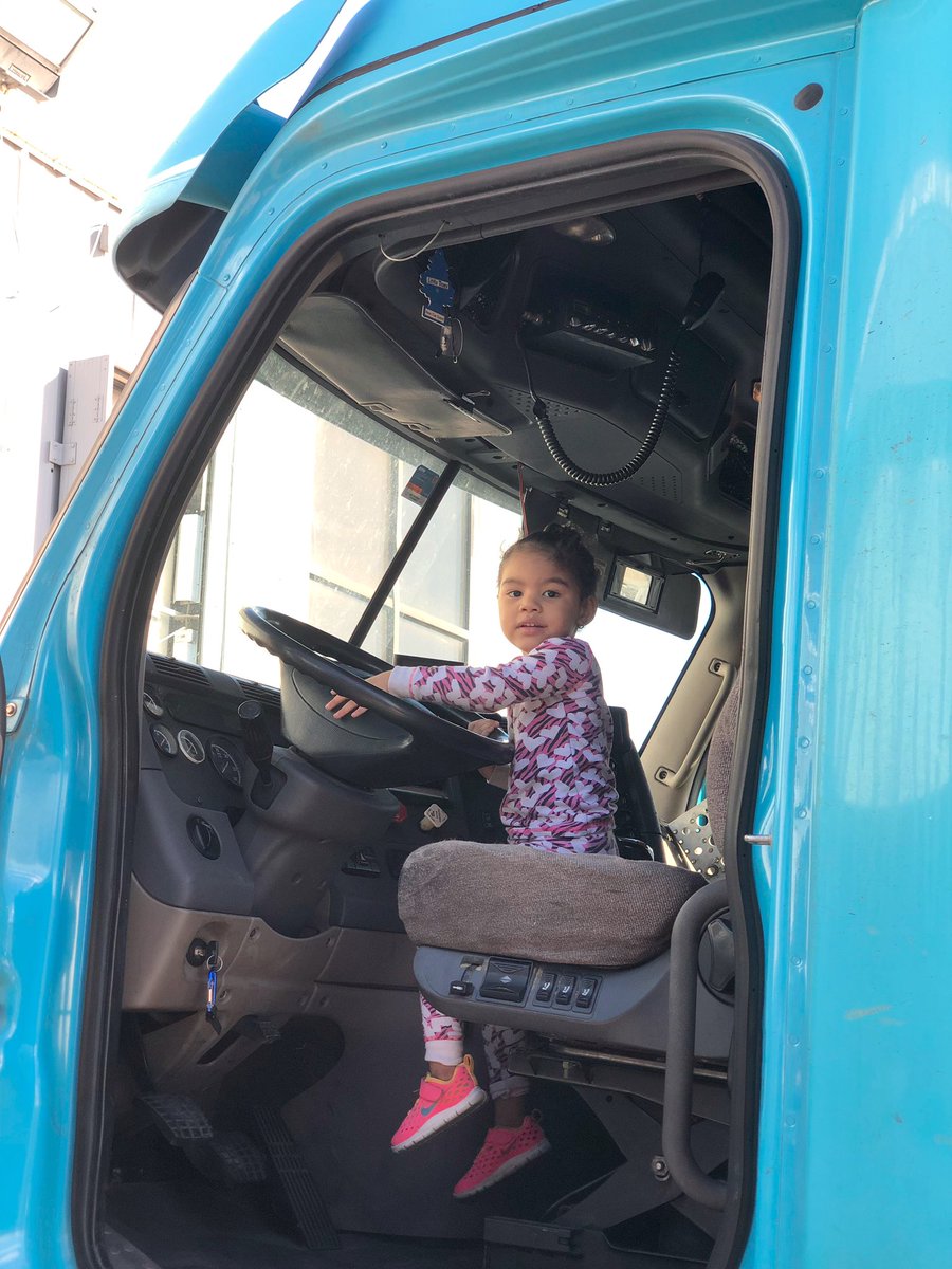 ItsMilliee's tweet photo. So proud of my little baby girl, sheβs officially 3 years old now. Ps peep my photography skills. She living her best life ππ #GodDaughterGoals https://t.co/J9gpIm5h7T