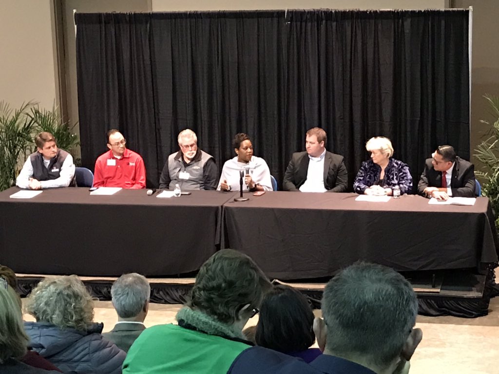 OlathePathways's tweet photo. “Skilled Trades businesses aren’t hiring-they are recruiting because employment is low and job growth is high.” Many of these jobs don’t require a 4-year degree and pay quite well! #ActivateKC #OlatheCTE https://t.co/aapvBD5KgO