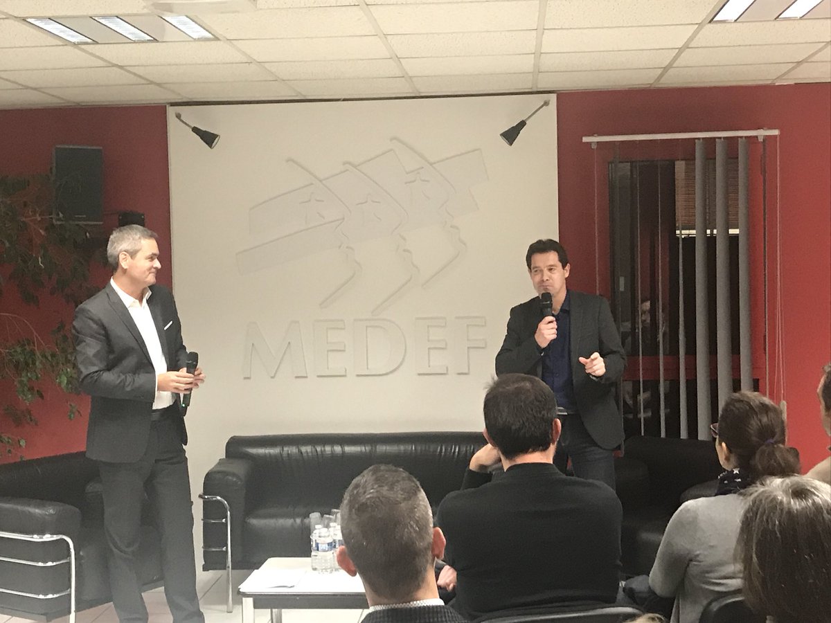 Medef34's tweet photo. 🔴Fracture ou #transformation #digitale ? 🔴 Soirée échanges avec les dirigeants de #SLMI S Urbaneja et @payjob J Calen ▶️ ils témoignent au @Medef34 ▶️ @HERVESamuel @medef @lalettremnews @MedefOccitanie @FrenchSouthD @frenchtech_news @salles_frederic @medefNUM https://t.co/3oHqIOZloL