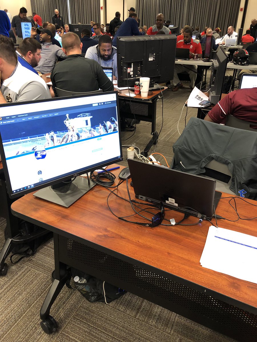 PCHS_Football's tweet photo. Promoting our players at the FRE Sports Metro Atlanta Recruiting Expo. Come see why the Bears were in the GHSA Semifinals! @artink67 #RecruitPC #BearWitness18 https://t.co/5i7kBznavh