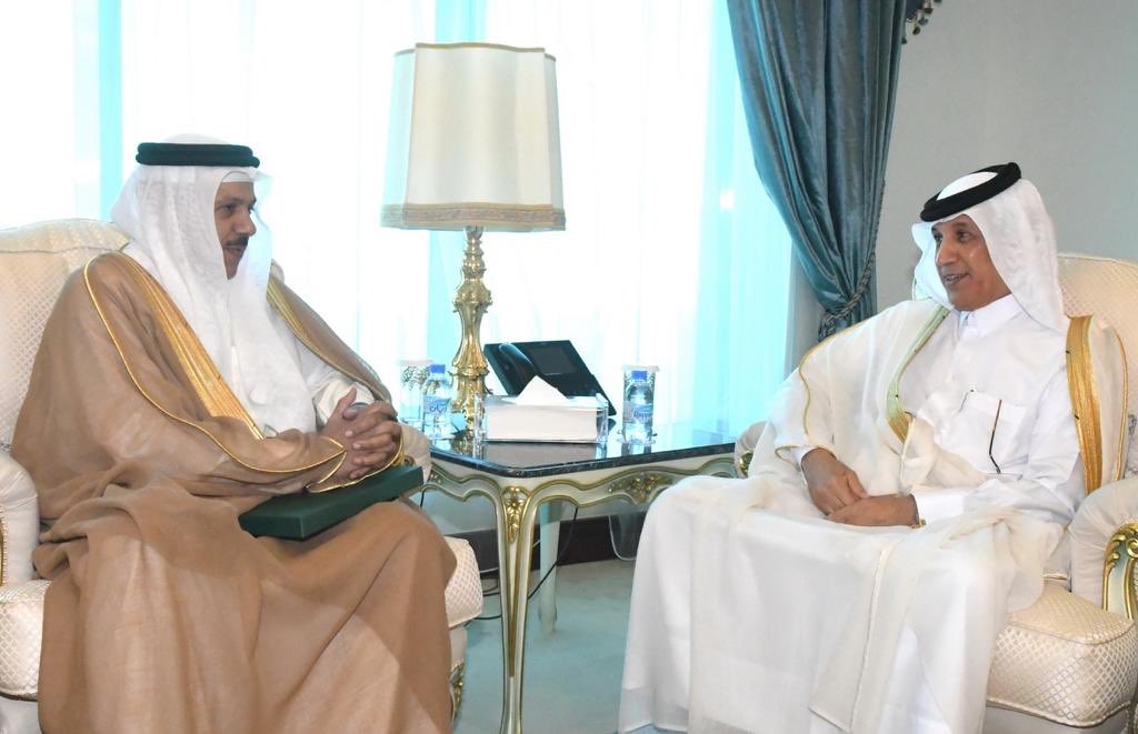 قام بتسليم الرسالة سعادة الدكتور عبداللطيف بن راشد الزياني الأمين العام  لمجلس التعاون لدول الخليج العربية خلال استقبال سعادة السيد سلطان بن سعد  المريخي وزير الدولة للشؤون الخارجية له اليوم

#الوطن #قطر
