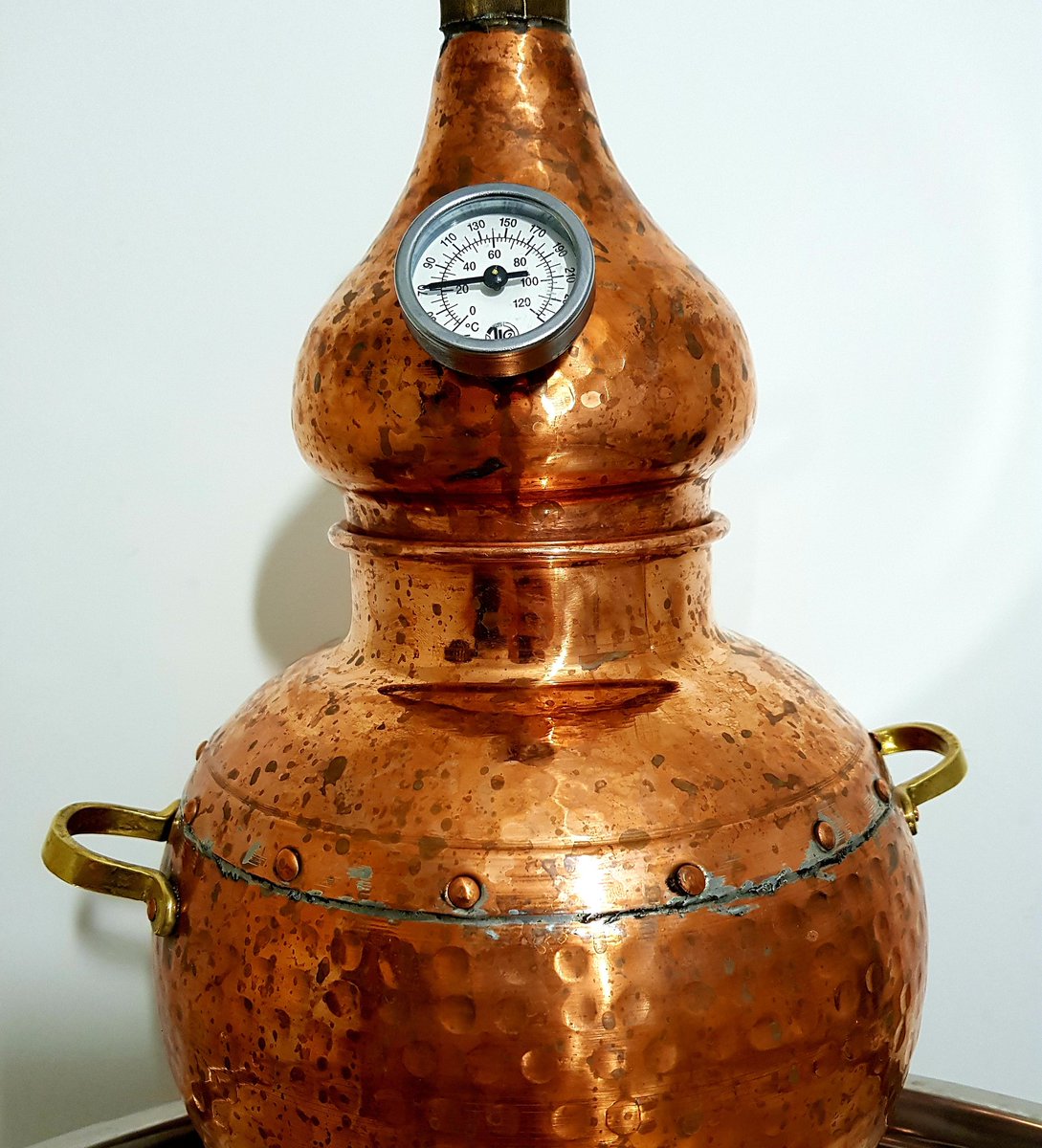 DrEamersBars's tweet image. This is Zephyr, the smallest still in our Family. Although small he has been very busy creating something completely new coming 2019 😀 #projectzephyr #spirits #dreamersemporium