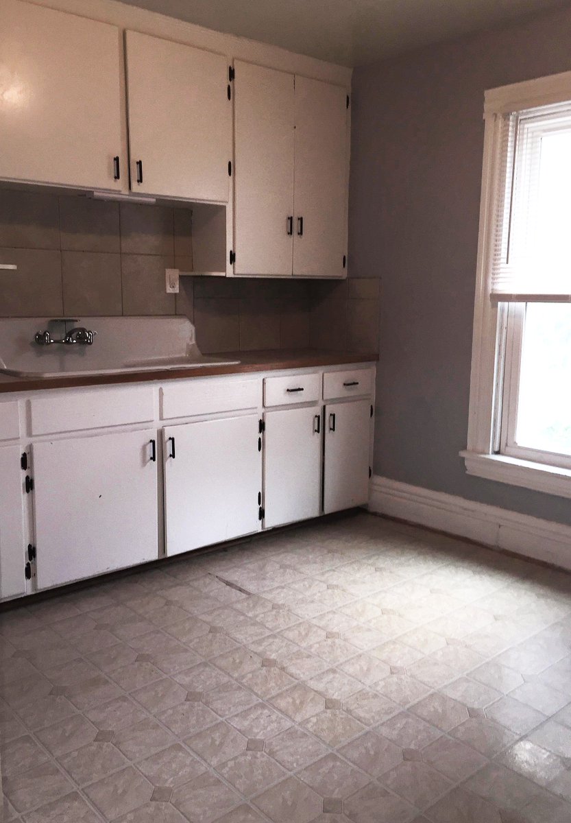 UpdegraffMgmt's tweet photo. #Rental Highlight! Available 12/1!
2Bed 1Bath | Pet Friendly! 🐾

Located less than 1mi from @CheesyEddies @AbundanceCoop &amp; #LuxLounge! Close to @BoulderCoffeeCo #GeneseeRiverwayTrail &amp; @Swiftwaterbeer!
🍰🍽️🍹☕️🚲

Visit: https://t.co/wwUvSF1L32 to apply! 
#RochesterNY #Rochester https://t.co/Sm8jakekeK