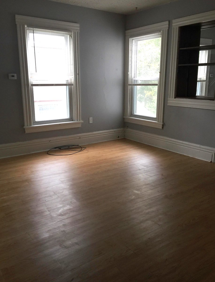 UpdegraffMgmt's tweet photo. #Rental Highlight! Available 12/1!
2Bed 1Bath | Pet Friendly! 🐾

Located less than 1mi from @CheesyEddies @AbundanceCoop &amp; #LuxLounge! Close to @BoulderCoffeeCo #GeneseeRiverwayTrail &amp; @Swiftwaterbeer!
🍰🍽️🍹☕️🚲

Visit: https://t.co/wwUvSF1L32 to apply! 
#RochesterNY #Rochester https://t.co/Sm8jakekeK