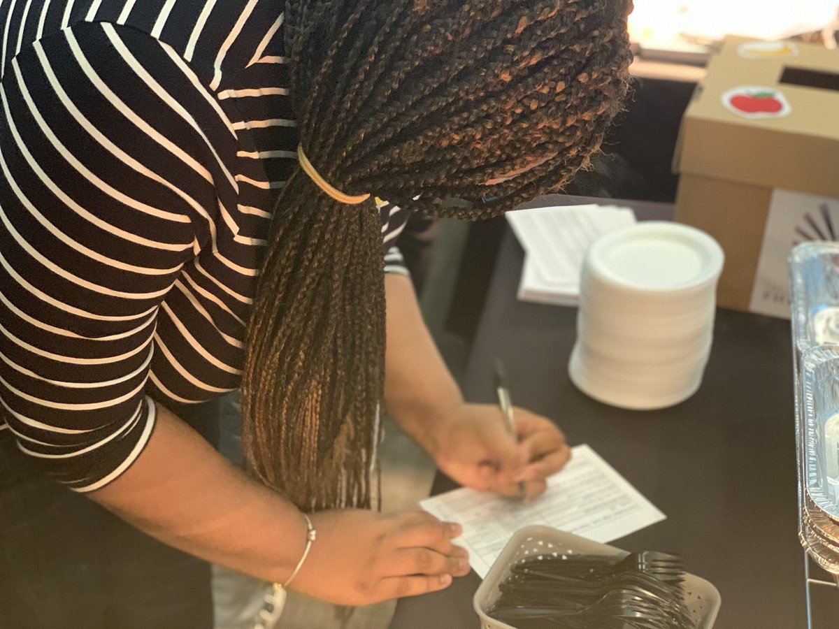 PHLschoolOps's tweet image. Many students were excited to try the Fiesta Stuffed Pollock provided by @highlinerjobs! 🐟 #SchoolFood #SchoolLunch