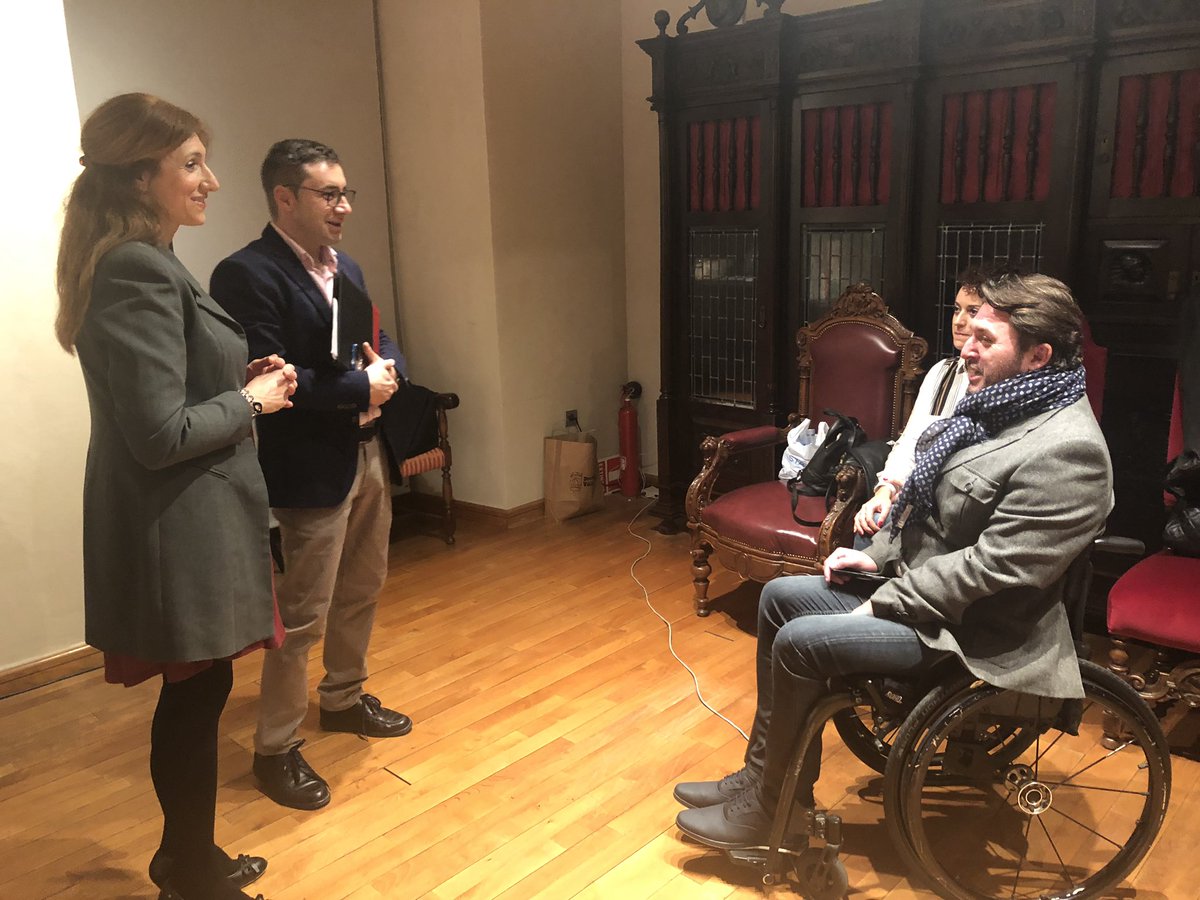 Ya está todo preparado para comenzar el último #ConcejoAbierto del año con el presidente <a href="/Dip_Va/">Diputación de Valladolid</a>, <a href="/JesusJCarnero/">Jesus Julio Carnero</a>. Comenzamos, a las 19:30 horas en <a href="/la8valladolid/">La 8 Valladolid</a>, hablando de #Discapacidad con <a href="/FranSardon/">Fran Sardón Peláez</a> de @PredifCyL y María Eugenia Del Olmo de <a href="/FPersonas/">Fundación Personas</a>