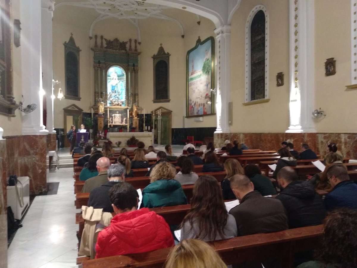 "JESÚS VIENE". Bajo este lema, el claustro de profesores de Salesianos Córdoba han celebrado esta tarde el retiro de adviento. #SalesianosCórdoba #SalesianosSMX #PrimeroLosÚltimos