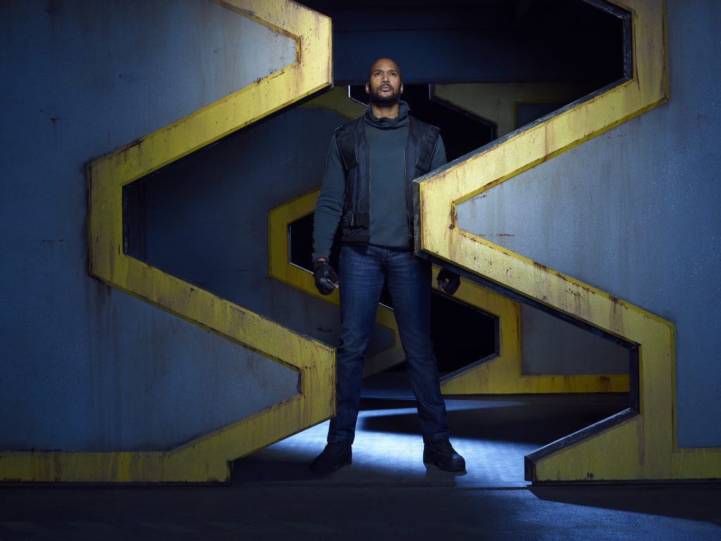 4_Y_E's tweet photo. Meet The New Director In #AgentsOfSHIELD First Look Photo https://t.co/Qpo7S36HSf @AgentsofSHIELD https://t.co/dSJbuNEIIN