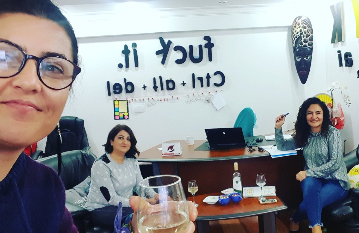 dualiteli's tweet photo. Şükürler olsun ki gün içinde şarabını alıp ziyarete gelen güzel komşularım var 😊 #didim #egeideadergi #didimdergi #ideadergi @DidimDergi 😊✌ https://t.co/WJxDsisLKe