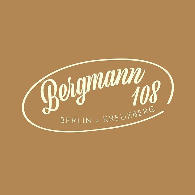 formlosberlin's tweet photo. Über die Bergmannstraße braucht man in Berlin niemanden viel erzählen: Voller Cafés, Läden, Restaurants – so lieb und sympathisch wie die Straße sollte auch die Broschüre und das Logo sein: Handlettering-Font mit kleinen liebevollen Details.

#logo #logodesign #corporatedesi… https://t.co/qOJufsxHgI