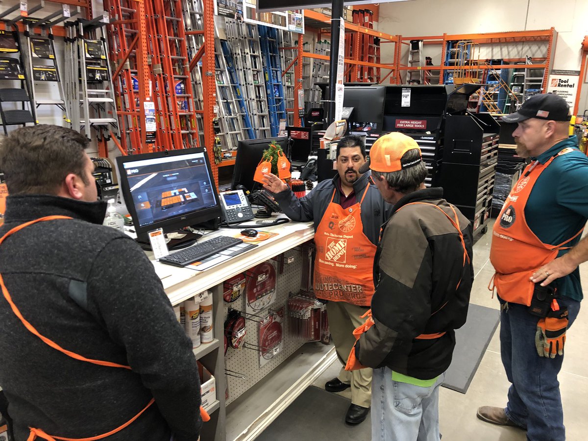 3917 Appreciate Pro Captain Adam and Juan with Quote Center for stopping by for some great knowledge for our Pro desk! #SWBEST