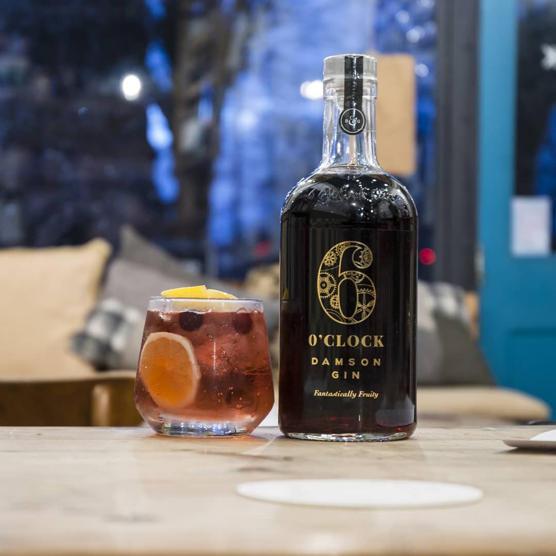 butchershookpub's tweet photo. Next in the new gin line up is @6OclockGin Damson gin, a sumptuously warming fruity gin garnished with a vodka infused cranberry. 

#fruitygin #smallbatchgin #craftgin #gingeek #ginandtonic #ginlife #southampton #southamptonbars https://t.co/MZTw8xdeKj
