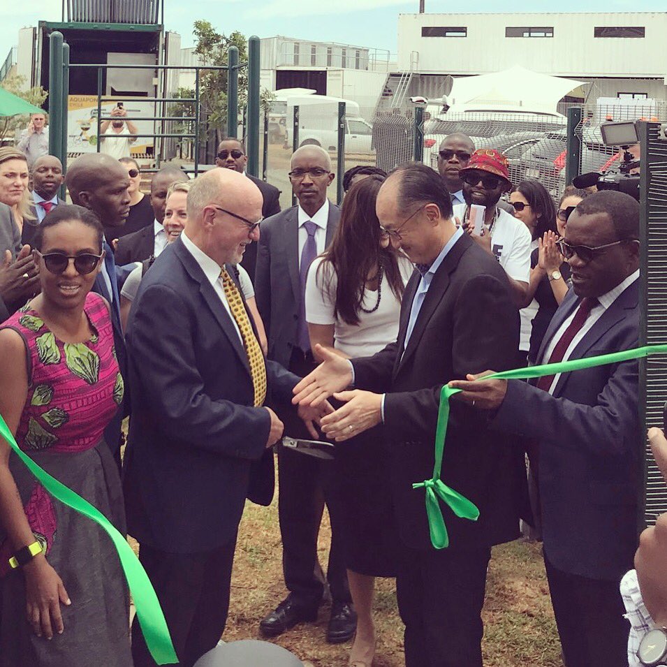 World Bank President, Dr Jim Yong Kim and @Derek_Hanekom with Khensani Nobanda and Youth Employment Service (YES)  @TashmiaI opened the youth jobs and training Aquaponics facility in Tembisa today. Funded by @Nedbank and @AFGRI1 described by World Bank as a globally. #yes4youth
