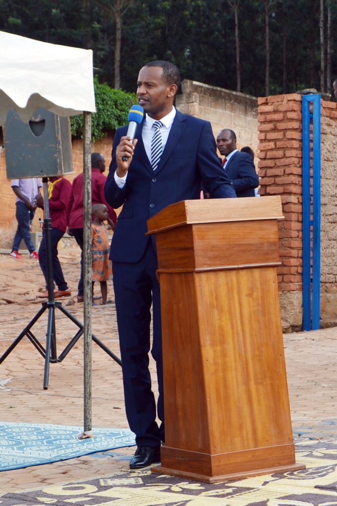 HozianaC's tweet photo. Turashima Imana yabanye natwe ku cyumweru gishize aho twabanje mu materaniro nyuma  tujya kuvuga ubutumwa bwiza bwa Yesu, kuri ADEPR Karambo (mu Gatenga). Turashimira namwe abakunzi bacu mwabanye natwe ndetse kandi mwadusengeye, Imana ibahe umugisha. https://t.co/NqgZNJ0ml1