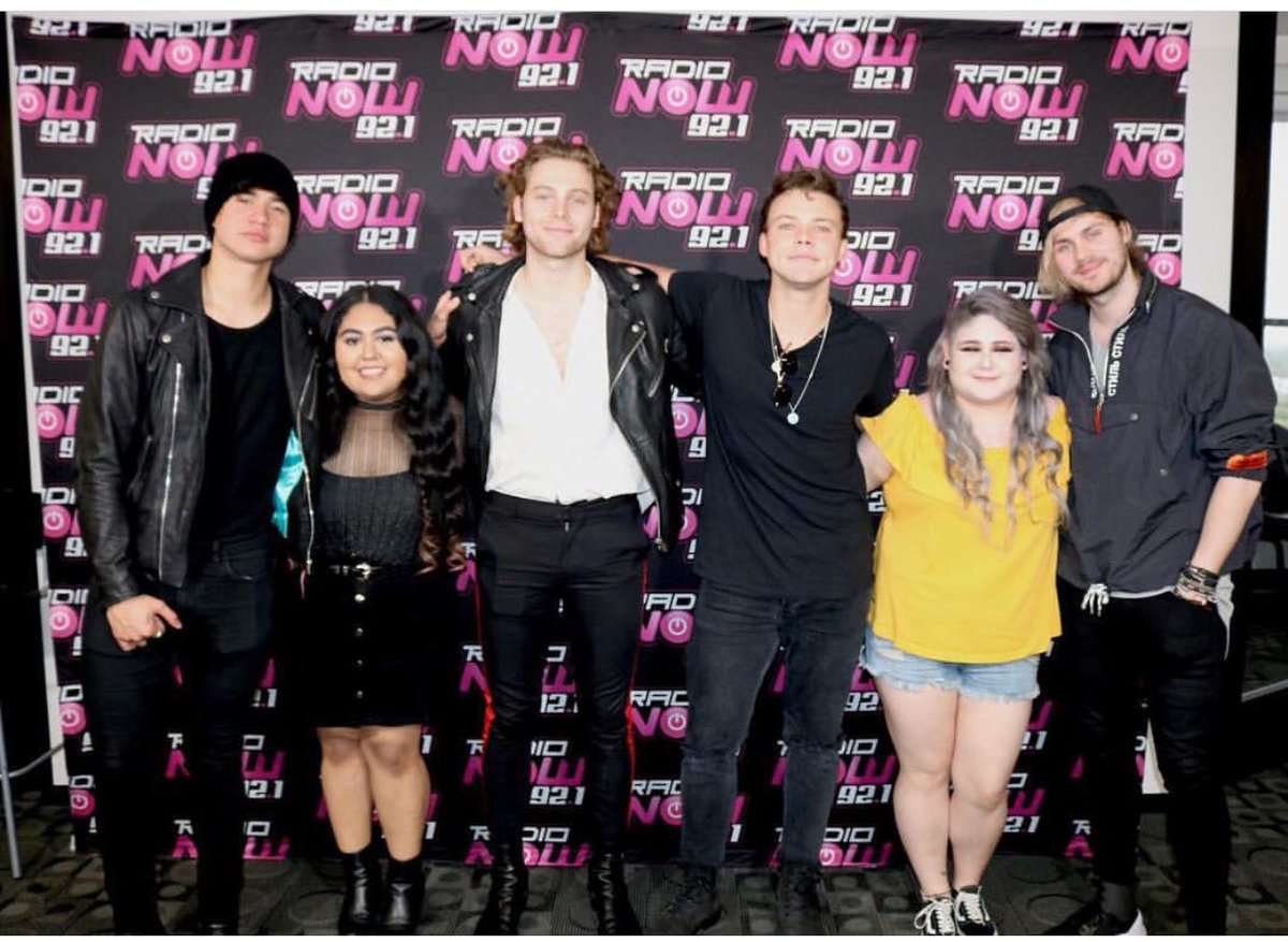 Hatejayyxo's tweet photo. I missed the mark yesterday because I was busy being broke but #7YearsOf5SecondsofSummer 10/10 would sleep on the streets to be barricade again 🖤😤😪 https://t.co/6CKn56d96N