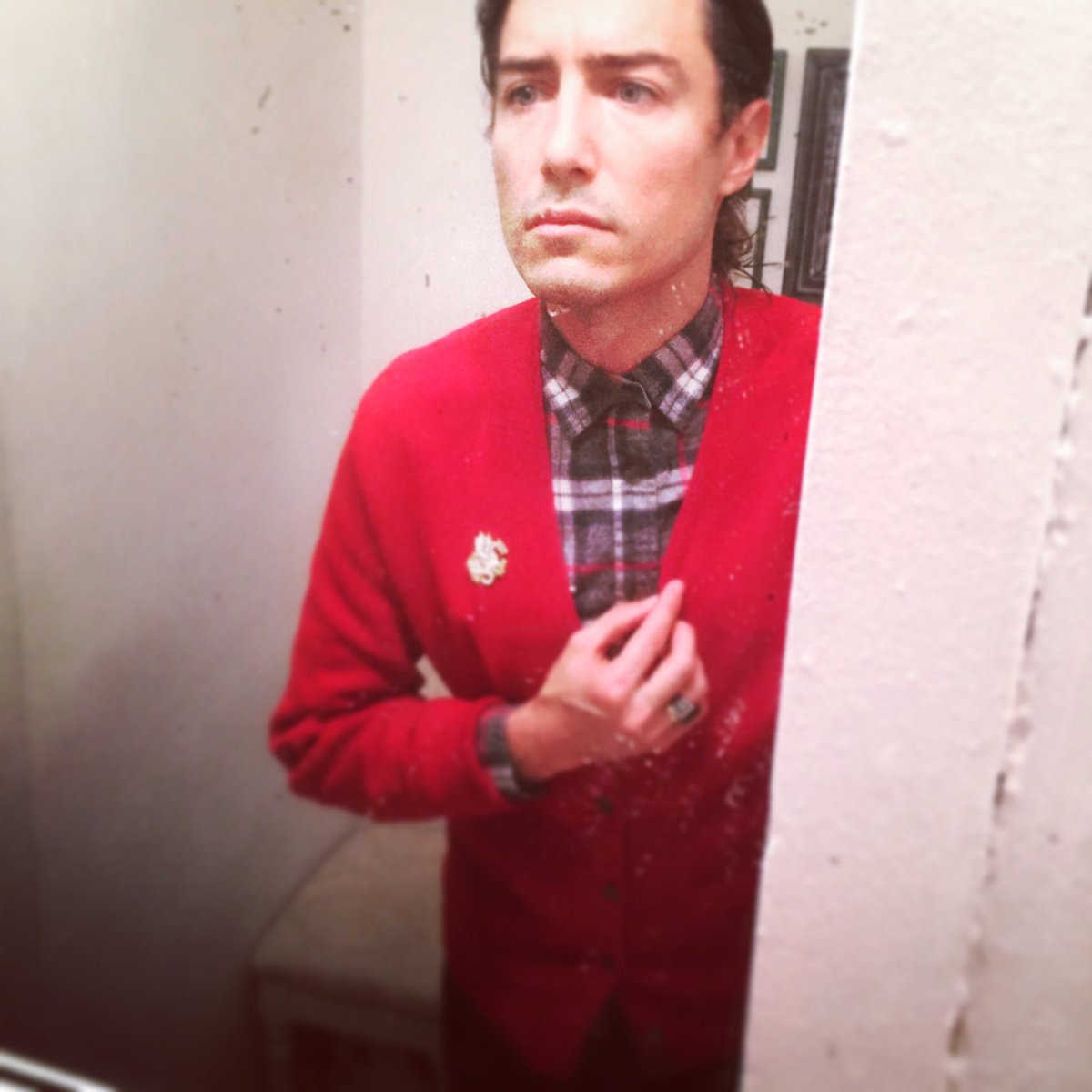 serviceunicorn's tweet photo. #anotherdayattheoffice #mrrogerssweater #businesscasual #mirrorselfie #cleanshavedecember #razorburn #synth #synthwave #synthpop #newmusic #ep #songs https://t.co/emkCt6CT6e