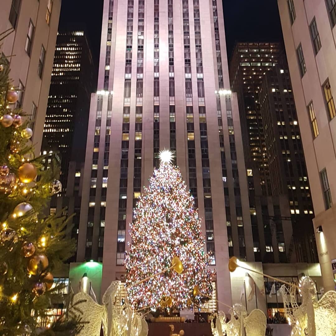 faye_whelan4's tweet photo. A moment I have dreamed of 🎄🤩🗽 #rockefellercenterchristmastree amazing magical time in New York 😍 #rockefeller #newyork #christmastree https://t.co/2Bzu9Y3ekT