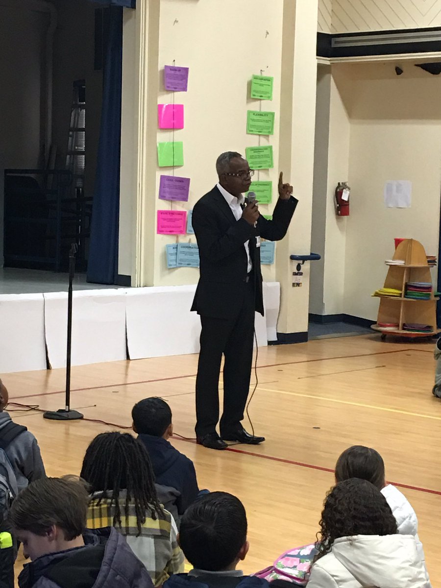veedelgado77's tweet photo. Mr. Clark of My Brother’s Keeper shares his wealth of knowledge about culture with DMS students. Thank you for inspiring our young leaders! #daggmont #FWISDEquity https://t.co/H9gbjM7f2d