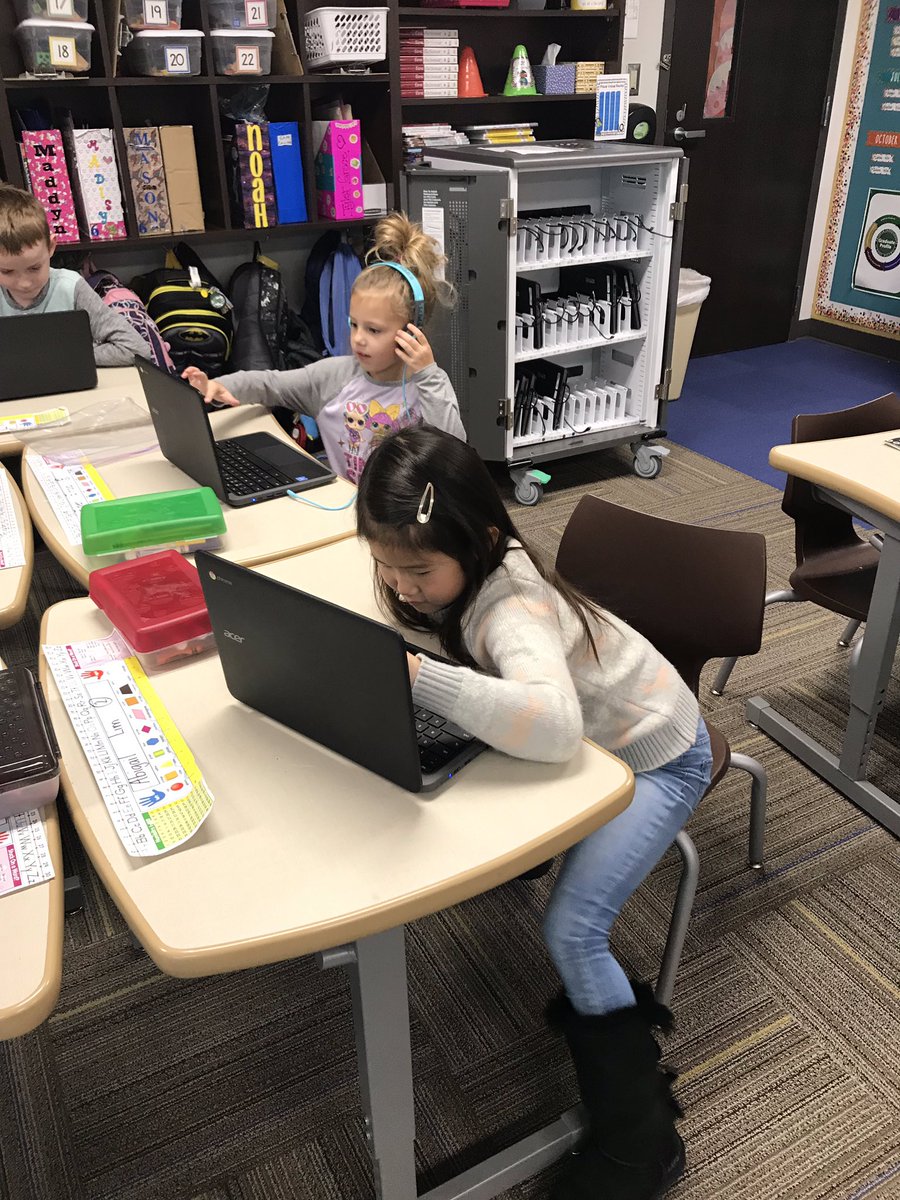 ShellyMahowald's tweet image. Learning how to code today!! Love hearing the excitement in these kiddos!! #hourofcode #Prospercodes @Boyer_Elem_PISD