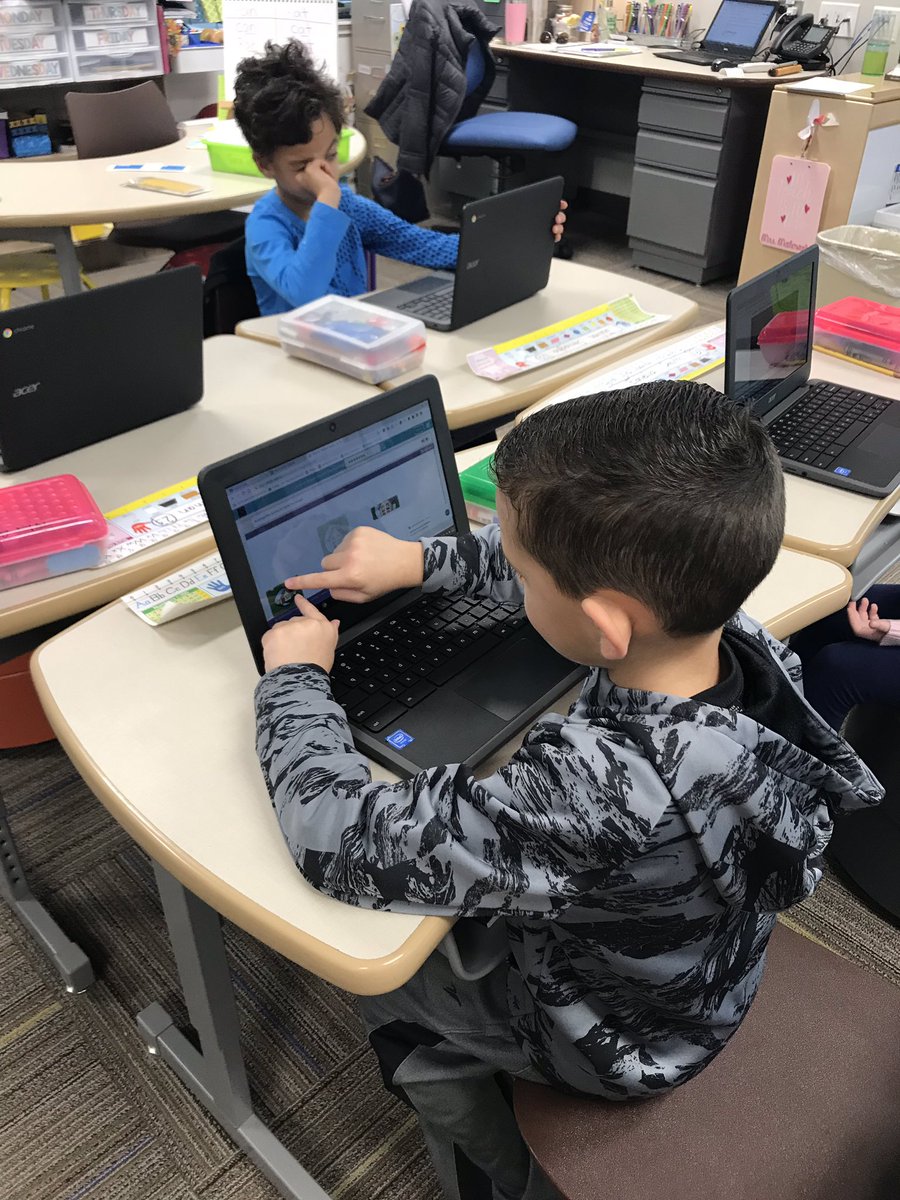 ShellyMahowald's tweet image. Learning how to code today!! Love hearing the excitement in these kiddos!! #hourofcode #Prospercodes @Boyer_Elem_PISD