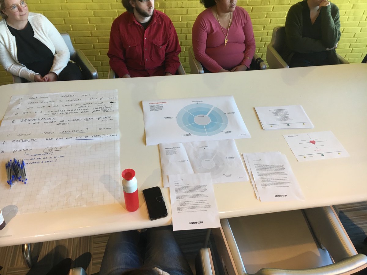 We moeten geluk en gedrag snappen om de goede condities  te kunnen scheppen op ons werk of in de wijk bijvoorbeeld. Dus: aan de slag met dingen die ervoor zorgen dat mensen zin krijgen om aan hun geluk te gaan werken! Olv: @ReintJanRenes <a href="/GeluksBV/">GeluksBV</a> @DesInnGro #gedragverandering