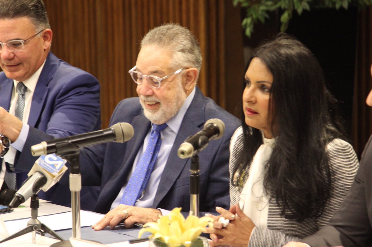 airdmedia's tweet photo. Junto a @CONEP_RD @adafprd @ADOSAFI @bolsard @ASONAHORES1 @adiedominicana @acoprovi #APB #TIDOM firmamos un convenio de colaboración para identificar proyectos de financiamiento al desarrollo de la actividad industrial y productiva dominicana. | @CamposdemoyaF @circealmanzar https://t.co/OkbtBL5Ije