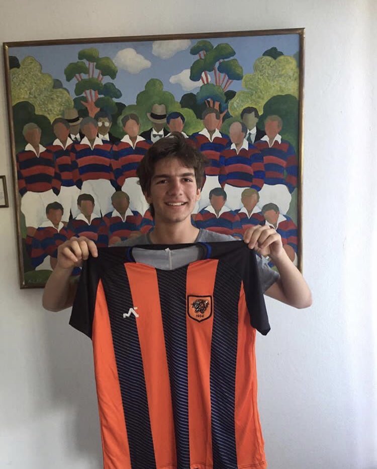 Si, ahí está la serpiente del newca. A “Ter” después de haber debutado en la primera del club, se le subieron los humos a la cabeza, y decidió dejar al equipo que le dio todo, por un simple cuadrito recién ascendido. Ter el jueves nos cruzamos, suerte...

#InternoSUMMUM2018