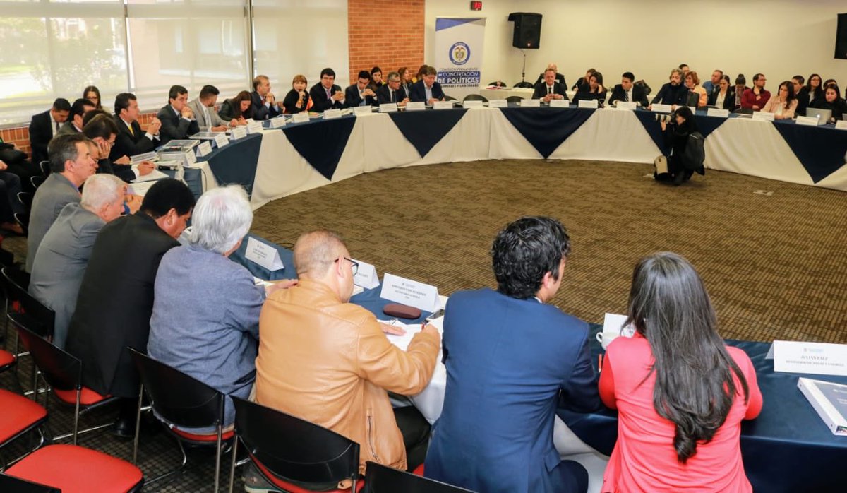 AliciaArango's tweet photo. La #CPCPSL está conformada por @MintrabajoCol @MinHacienda , @MincomercioCo , @MinAgricultura , @DNP_Colombia, @BancoRepublica,  @DANE_Colombia , @ANDI_Colombia @Asobancaria, @FenalcoNacional , SAC, Acopi, CGT, @cutcolombia , CTC, CDP y CPC https://t.co/eUIFj1yQBy