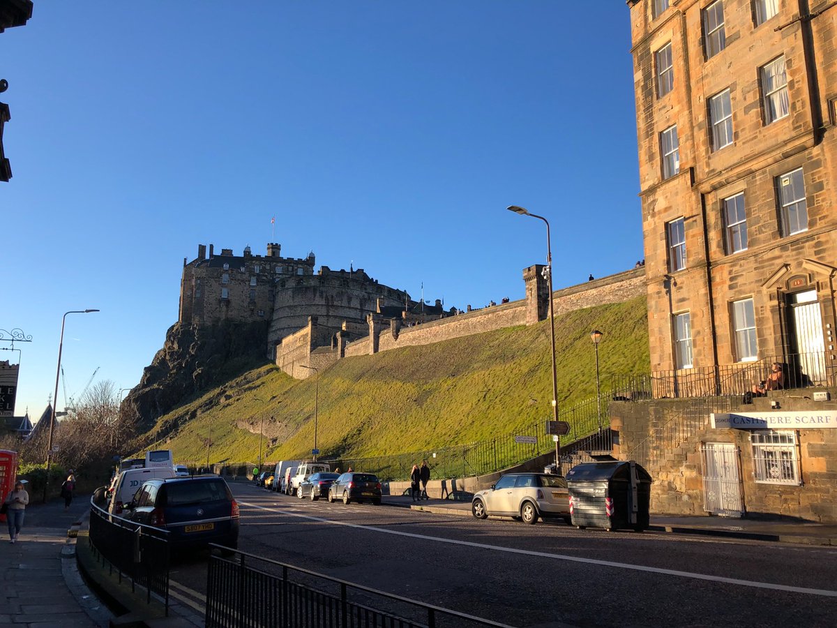 Good Afternoon Edinburgh ❄️
<a href="/hubrosestreet/">hub by Premier Inn Rose Street</a> @CheethamPi