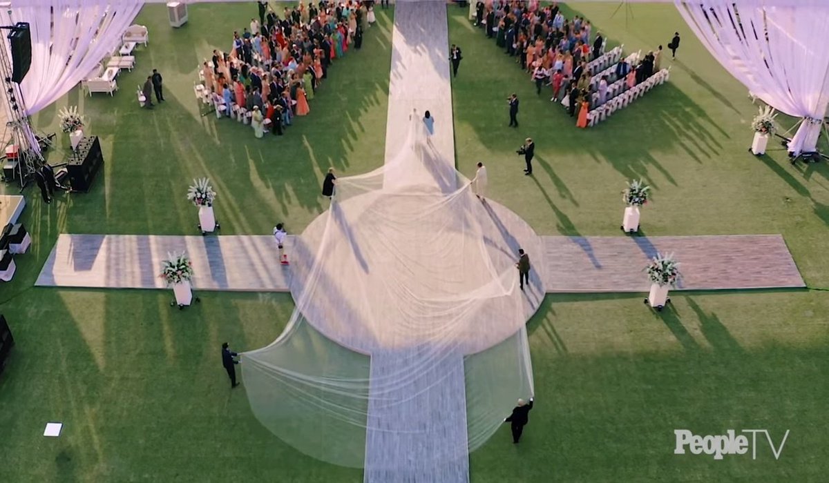 swegysuga's tweet photo. priyanka's veil is bigger than my future https://t.co/DyISyFg5C8