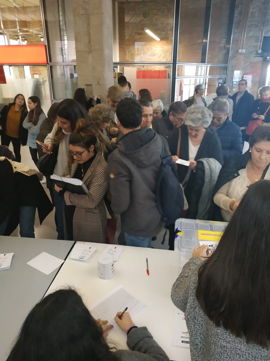 ForaCatBorbo's tweet photo. 📢DADES PARTICIPACIÓ
⌚15:39
📌#UB 4.123 📨 Vots
📌#UPF 1.653 📨 Vots
Total 5.776 📨 Vots
Ja són més que els estudiants que van votar al Rector a les facultats on hem posat les urnes!
Tot un èxit! I seguim! ✊💪
#ReferendumUB
#ReferendumUPF https://t.co/6QQba1TdEJ