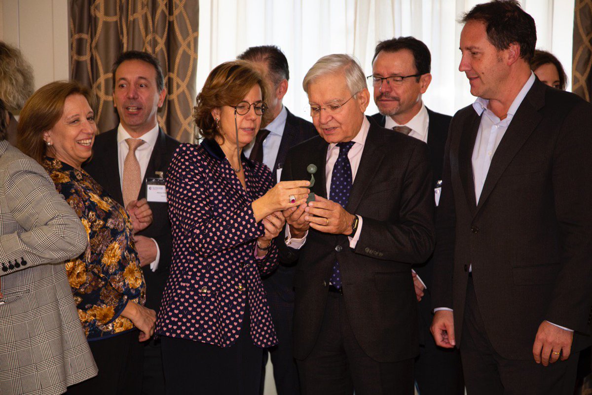 <a href="/SaraBieger/">Sara Bieger</a> Presidenta del #ClubAffairesFranceEspagne con Eduardo Olier Presidente de <a href="/choiseul_es/">Instituto Choiseul E</a> y @LPaillassot Presidente de la <a href="/LachambreEsp/">Cámara de Comercio Franco-Española</a> y CEO de <a href="/orange_es/">Orange España</a> acompañados de #MarisaPoncela y empresarios directivos de las Empresas Socias