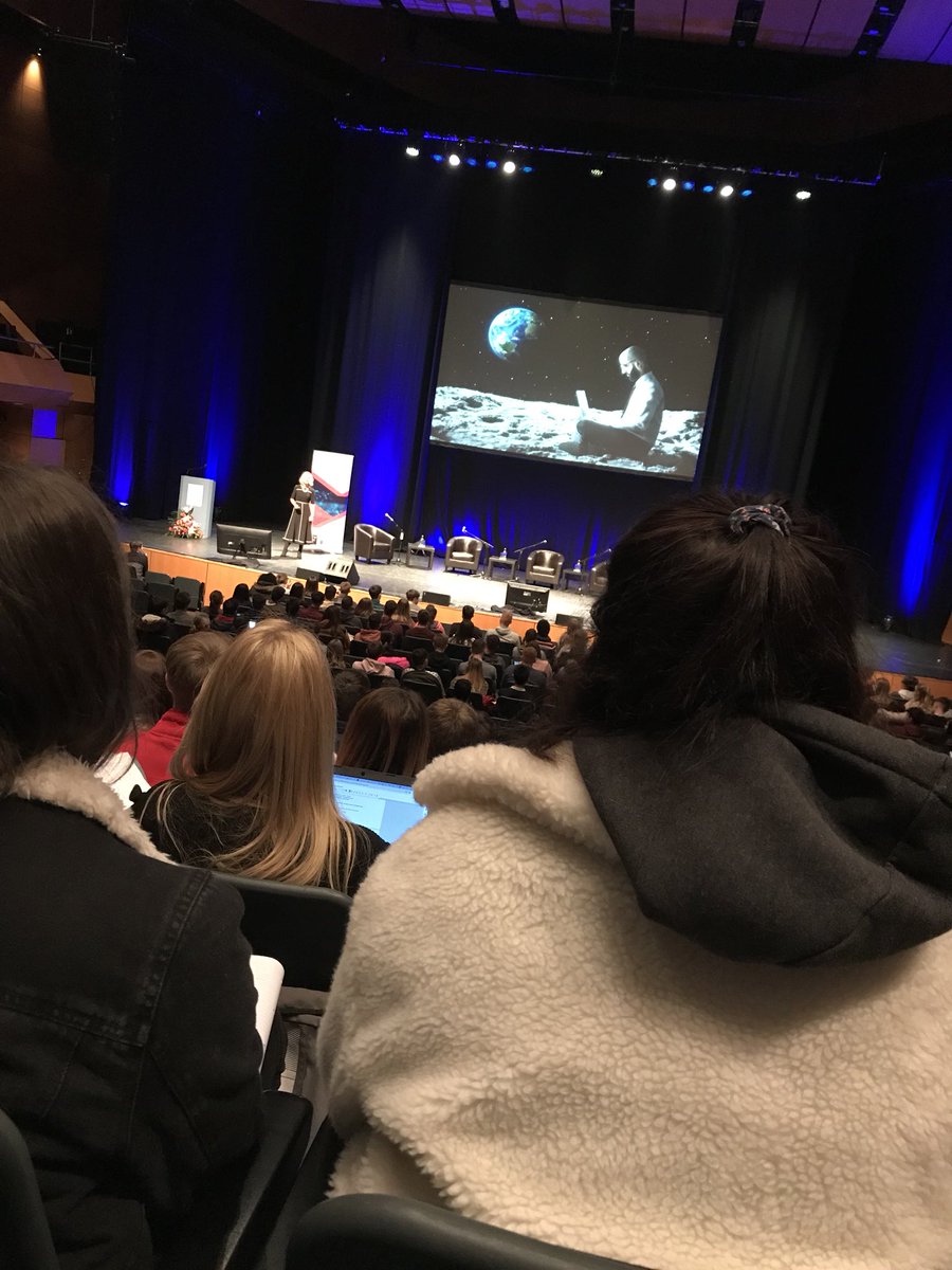 SMGDiceBlog's tweet photo. Siobhan O’Shea asking who believes what’s happening in this image is possible in the next 50 years, but sure the earth is flat so clearly not #GetDigiatl18 https://t.co/Jy7Q7RIRVN